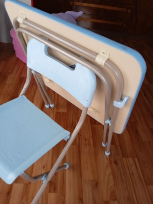 Продам детский стол со стулом