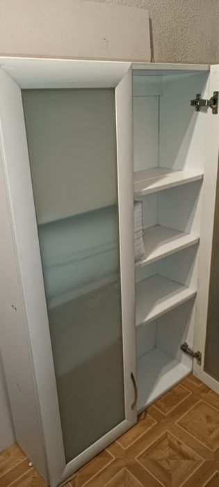 Шкаф белый, подвесной