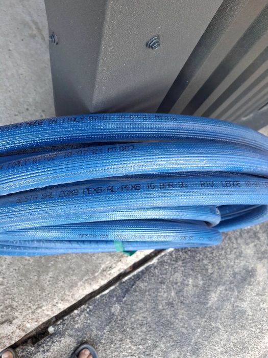 Vând  25 metri tevă pexal de 2 × 20