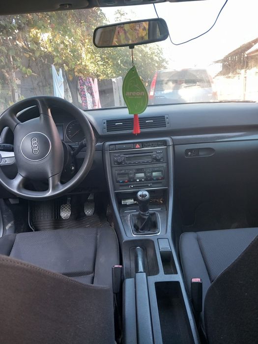 Vând audi a4 1.6 benzină.