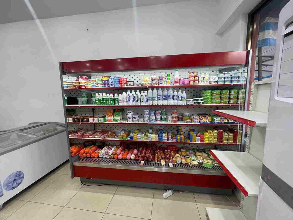 Витрина горка холодильник дял магазина  2,2 метра