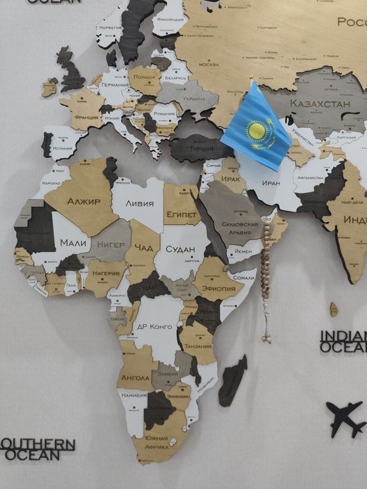 3Д карта мира из дерева