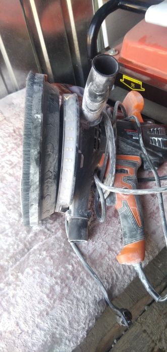 Шлифовальная машинка