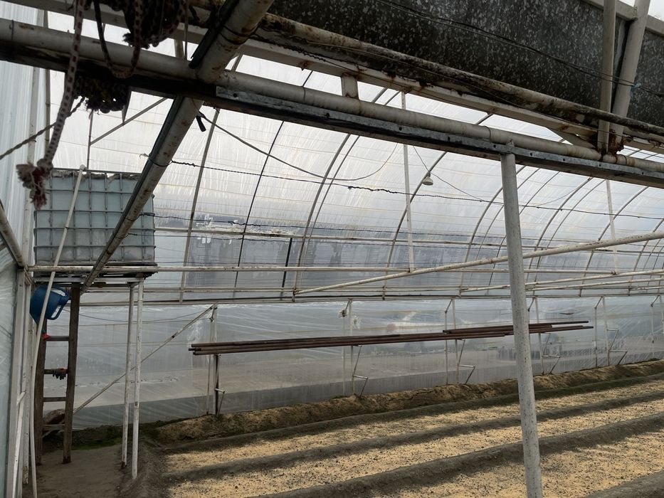 Issiq xona parnik sotiladi srochna !!!