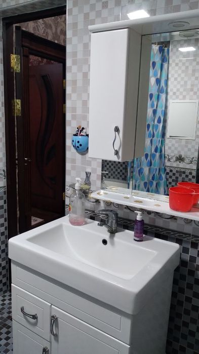 Qarshi shahar markazida 2 xonali uy