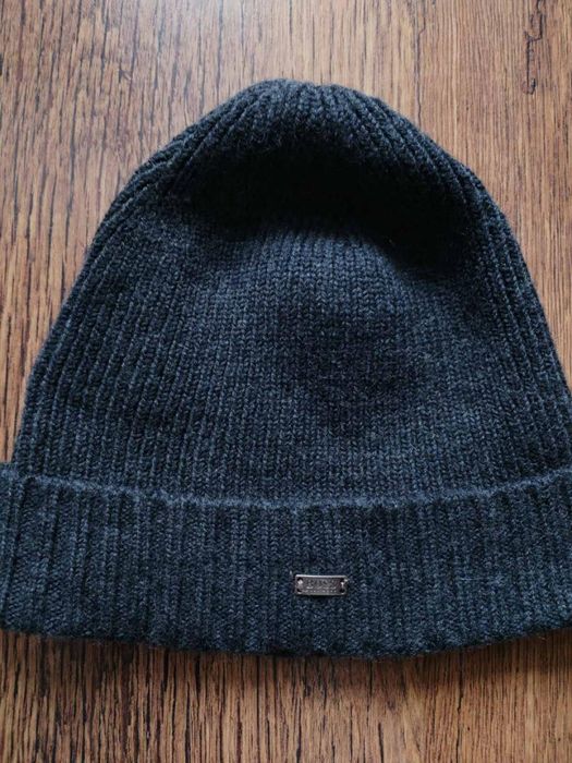 hugo boss - страхотна зимна шапка