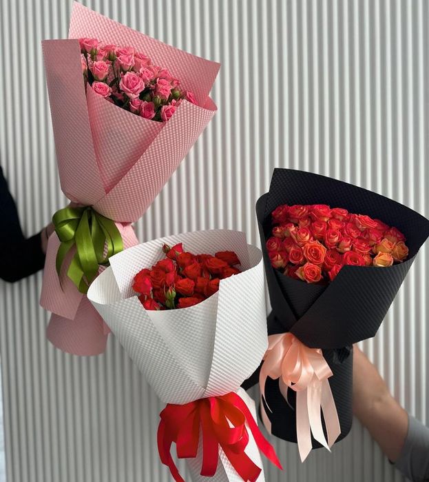 Кустовые розы, пионы, розы, гортензии