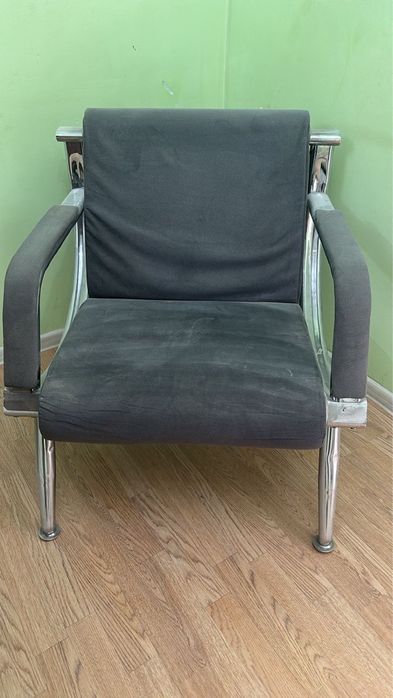 Диванчик с двумя креслами