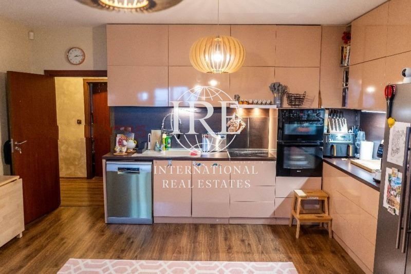 Продава се Тристаен апартамент в Варна, Виница - 120 кв.м за 1033 €/кв.м - Снимка #1