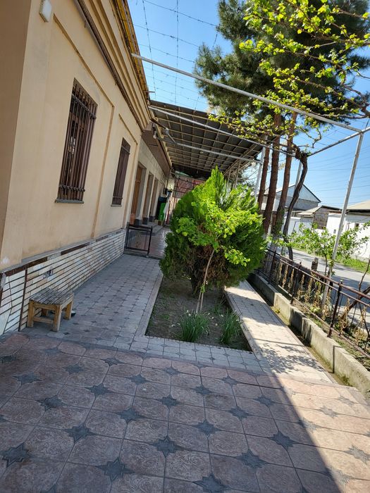 Uy Sotiladi yashash uchun hama sharoyit bor