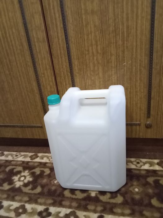 Продам новую канистру для воды.