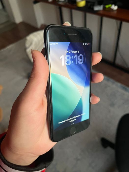 Продам Iphone SE