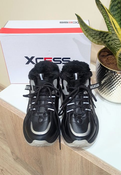 Черни зимни светлоотразителни маратонки с пух на платформа обувки