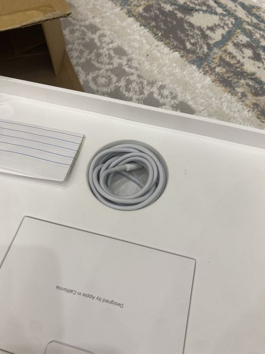 Macbook m1 256gb 8 gb 1 garant