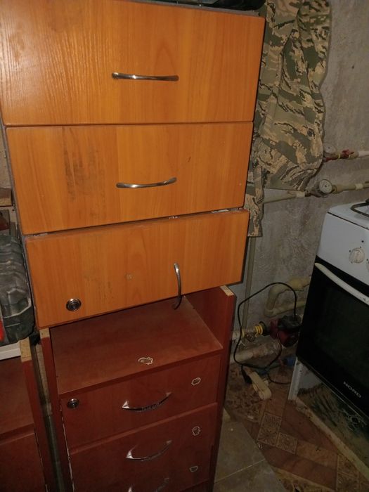 Полки,тумбочка,офисный стол