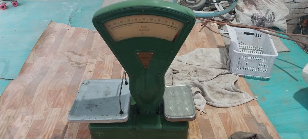 Тарози сотилади янги