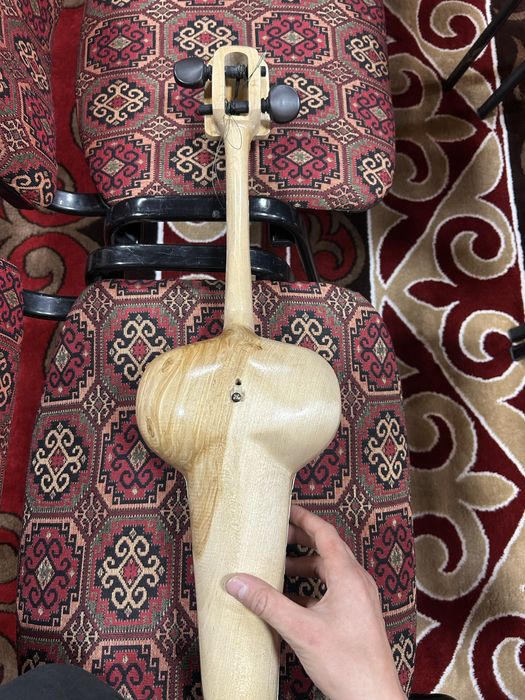 Кобыз сатылады.