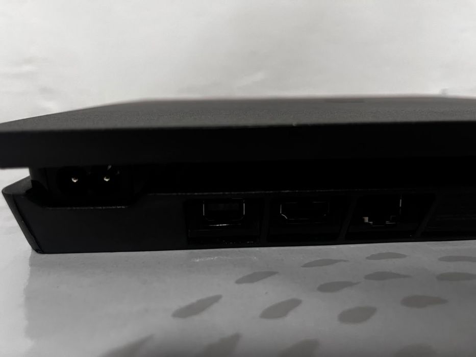 Продам Play station 4slim