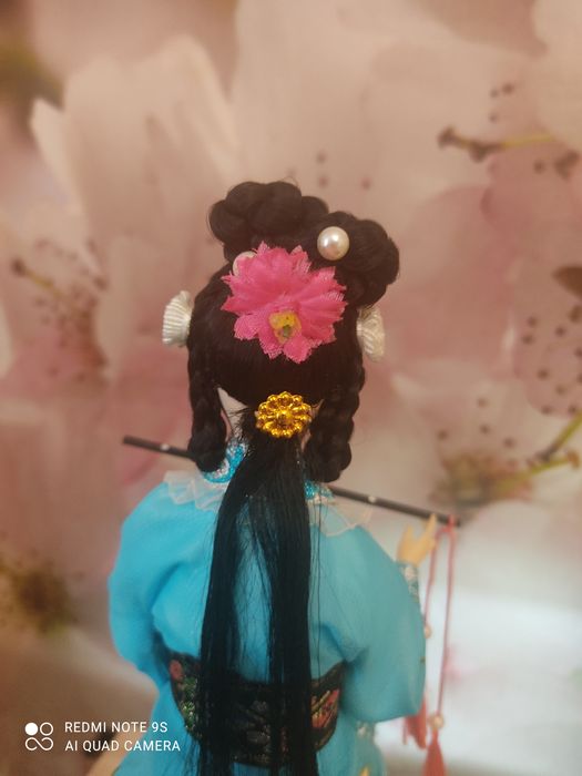 Фигурка девушки кукла