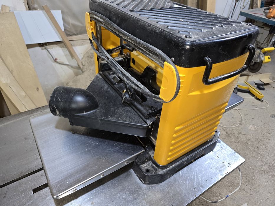Resmus Dewalt...220 v