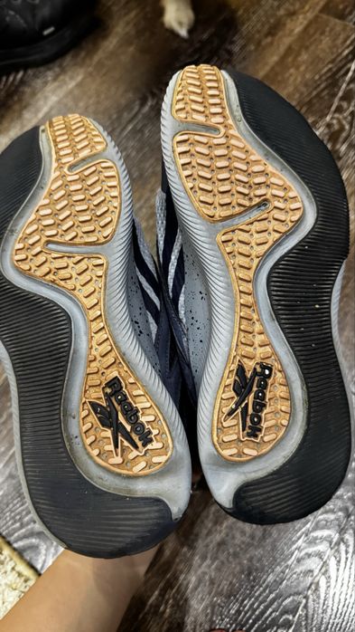 Продам кроссовки и макасы