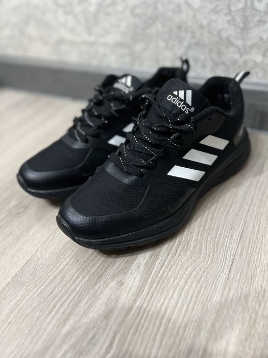 Продам кроссовки , надевал один сезон