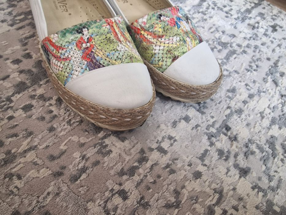 Продаётся женская обувь