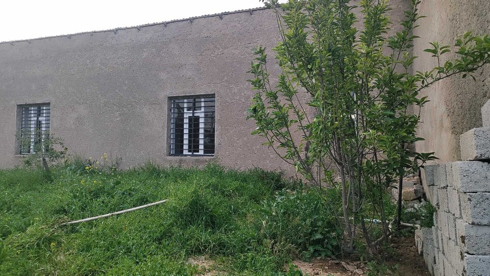 Янги курилган уй сотилади 2 сотик 3 хона ва дарвозахона жами 200м2