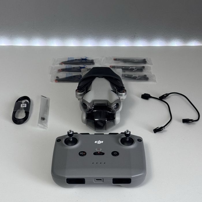 Drona DJI Mini 4 Pro | ca NOUA | Full box |  Telecomanda + Geanta |