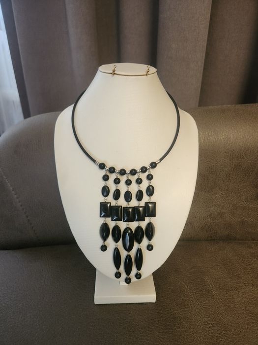 Бусы из натуральных камней