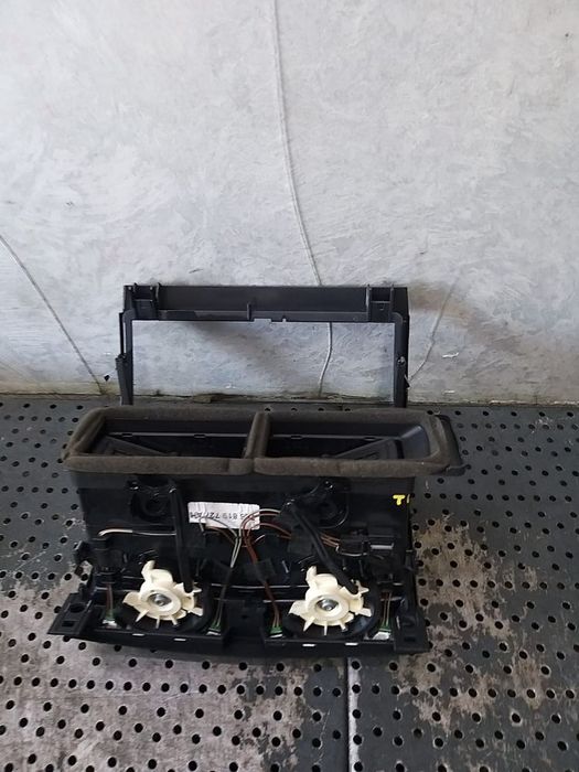Grila ventilatie bord centrala vw touareg 7l 7l6819727ah