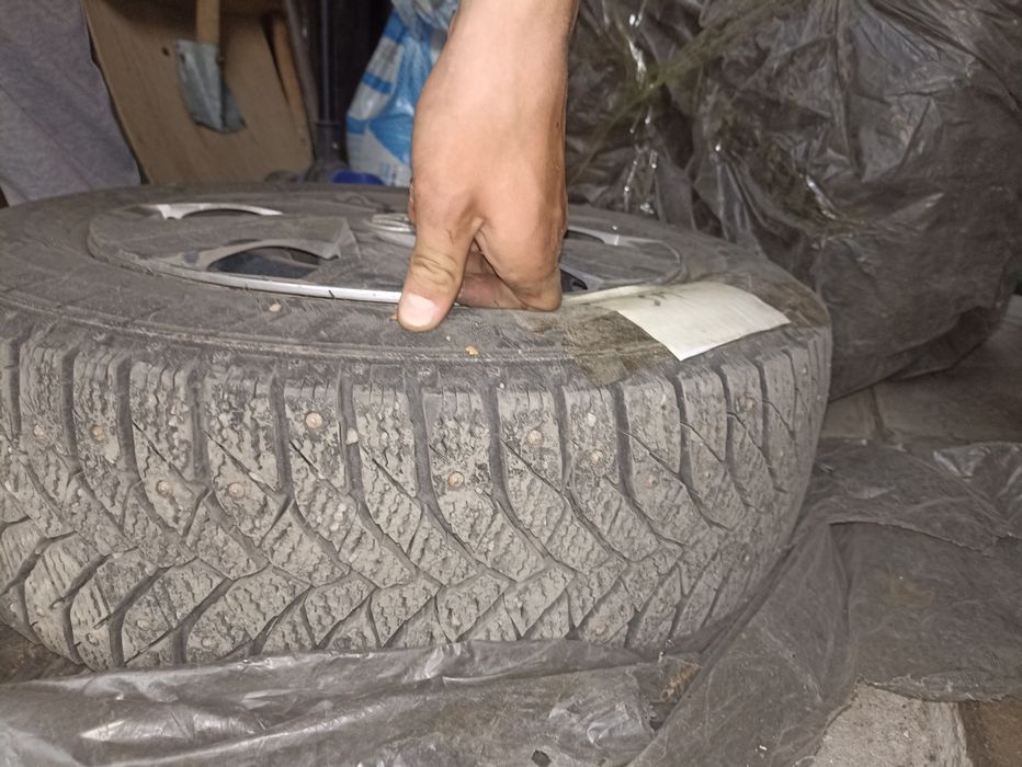 Продам комплект шины с диском, зимняя