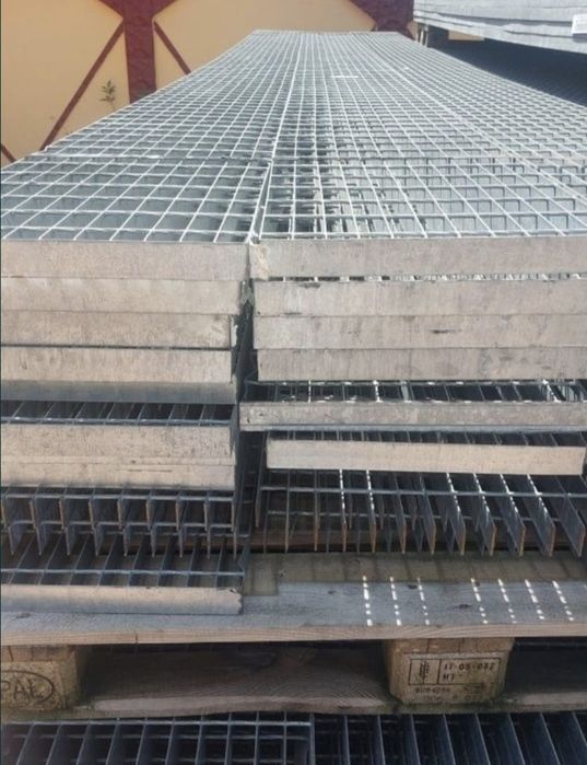 Trepte si gratare zincate, avem maimulte modele si dimensiuni pe stoc