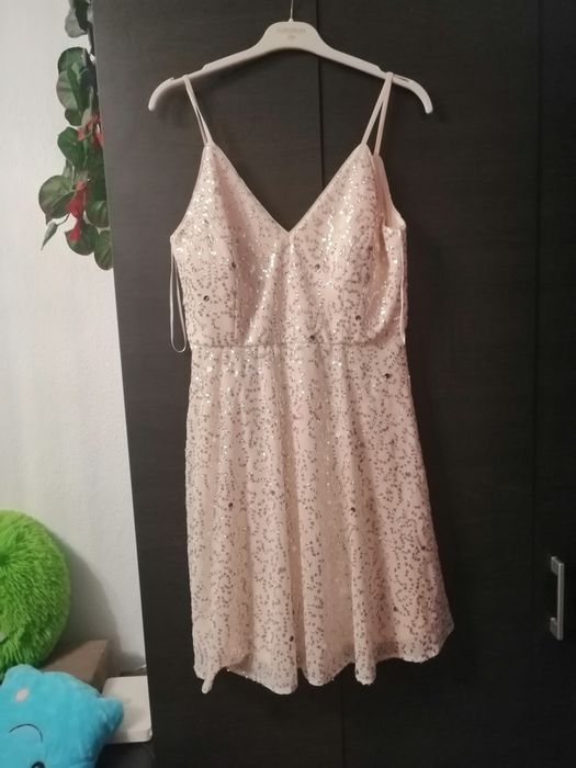 Vând rochii de seara