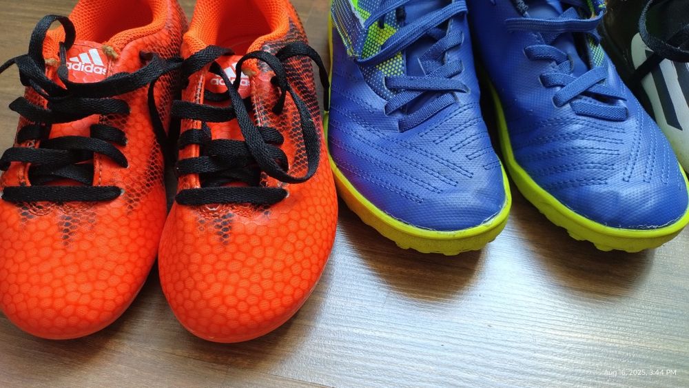 Детски обувки и бутонки за футбол