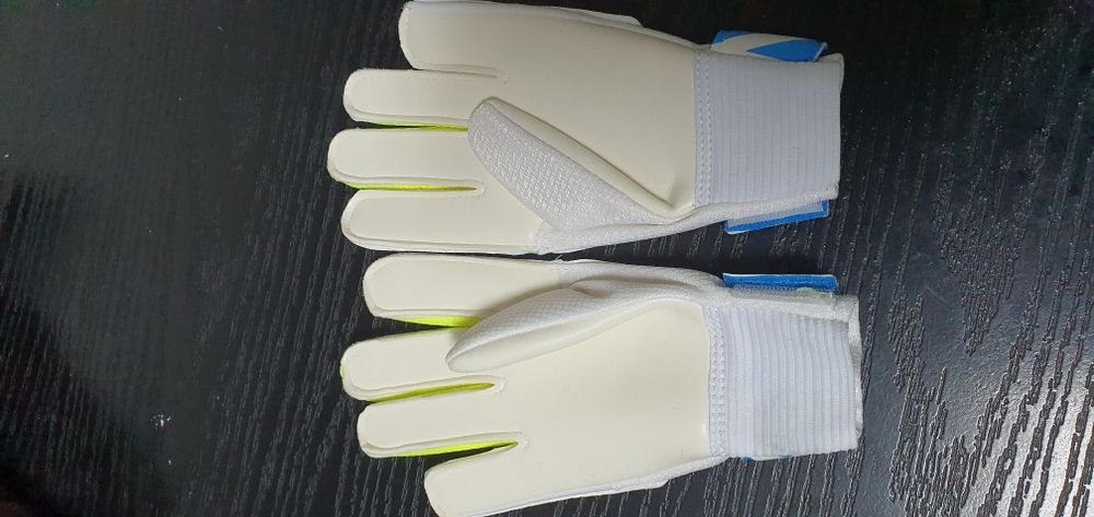 Vand manusi de portar Nike,produs Nou, sigilat, preț 89 Ron