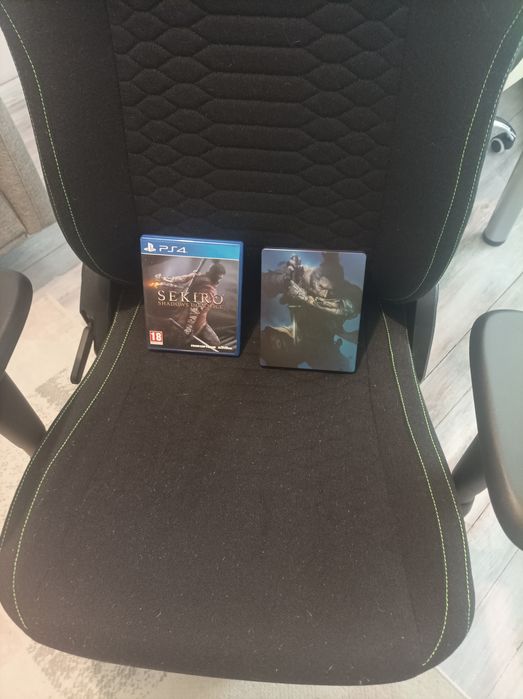 Геймърски стол Razer, номер едно в бранша със подарък игра sekiro и метална кутия!