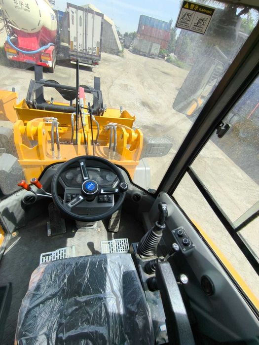 Фронтальный погрузчик  JGM620E