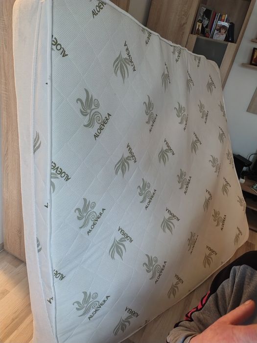 Vând saltea nouă, dimensiuni 190/160. Ofer transport la cerere.