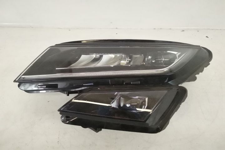 Фар Ляв Оригинален Пълен Лед В Добро Състояние Шкода / Skoda Kodiaq Ля