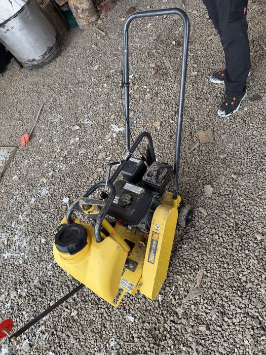 Masina de taiat asfalt