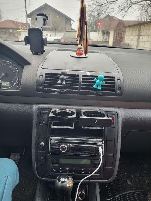 Vând volkswagen sharan