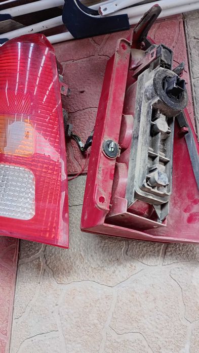 Vând alternator,electromotor,oglinzi,stopuri spate