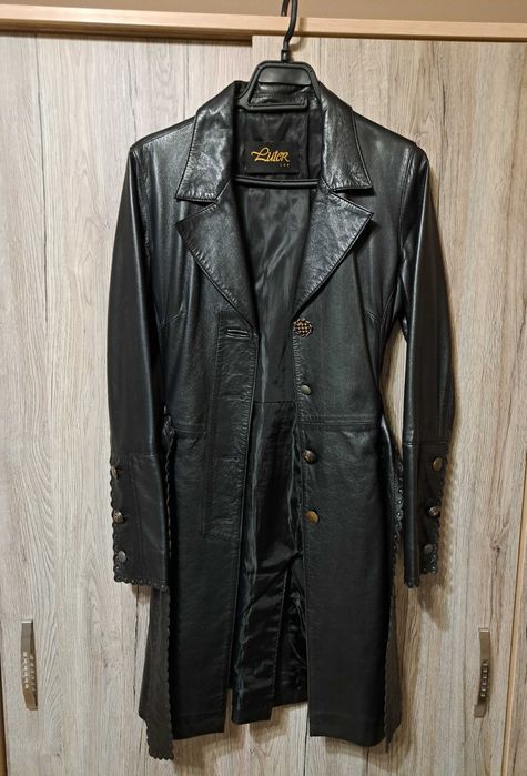 Дамско кожено манто без следи от употреба