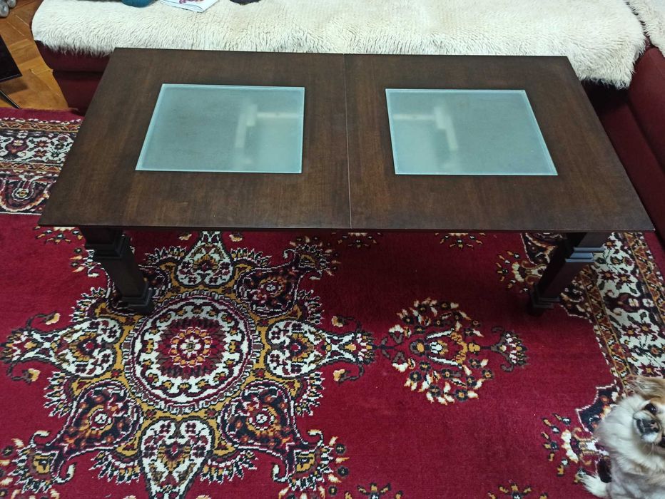 Продавам холна маса