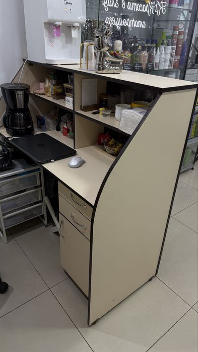 Продам ресепшен, витрину, шкаф пенал