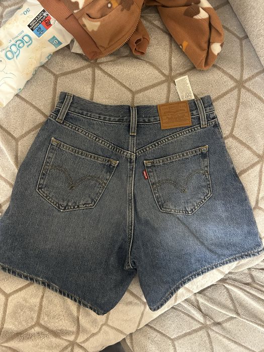 късото ново състояние на Levi's