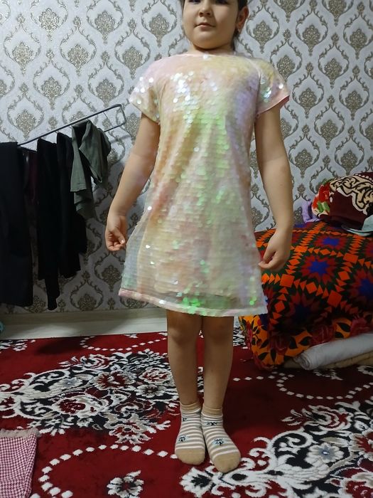 Детский платье россиский ,шикарный.для взрослих тоже есть одежда .100%