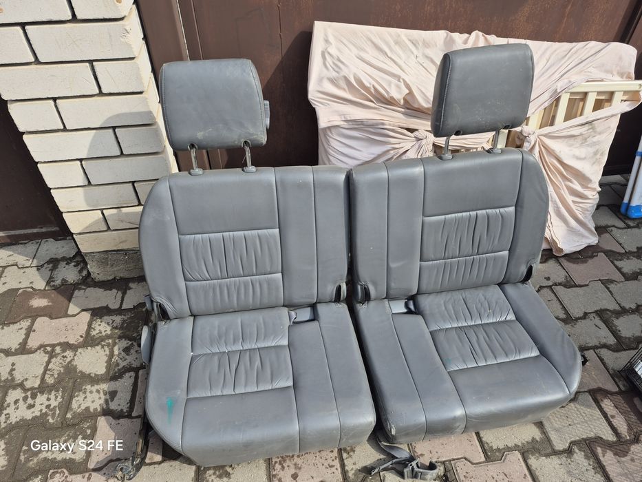 Продаётся третий ряд сидении на крузак 100.