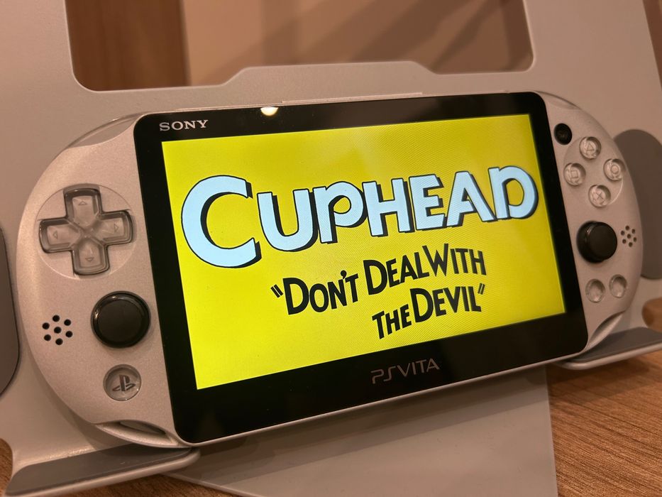 Playstation PS Vita 2000 Gri • Modată • 128GB Jocuri